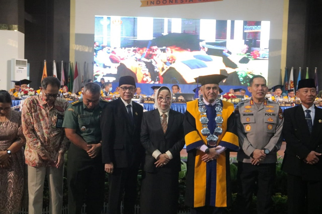 FOTO_BERITA_2---ARISTAN_WISUDA_UNTAD.jpg