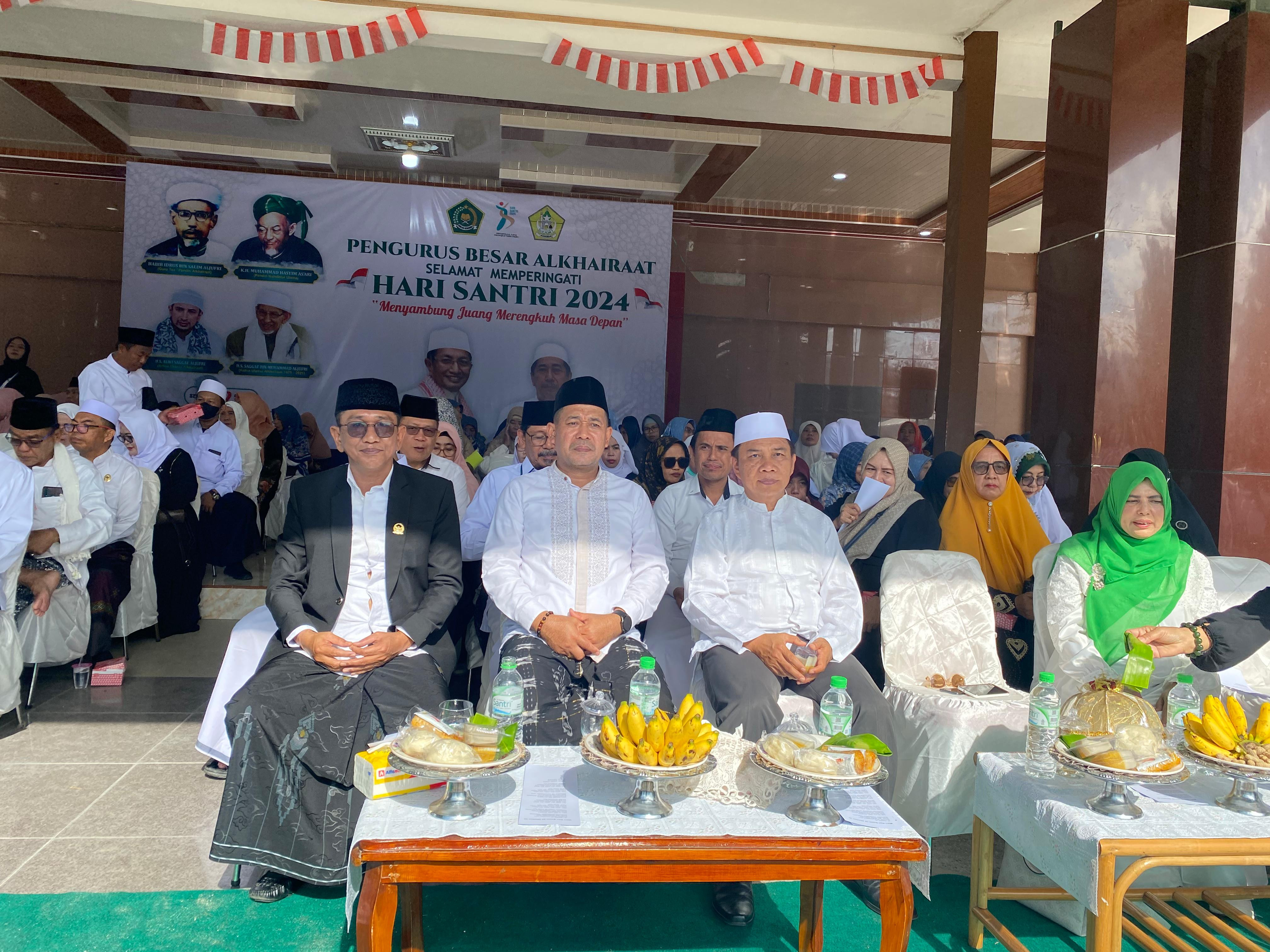 FOTO_HL---HARI_SANTRI_DPRD_SULTENG.jpg