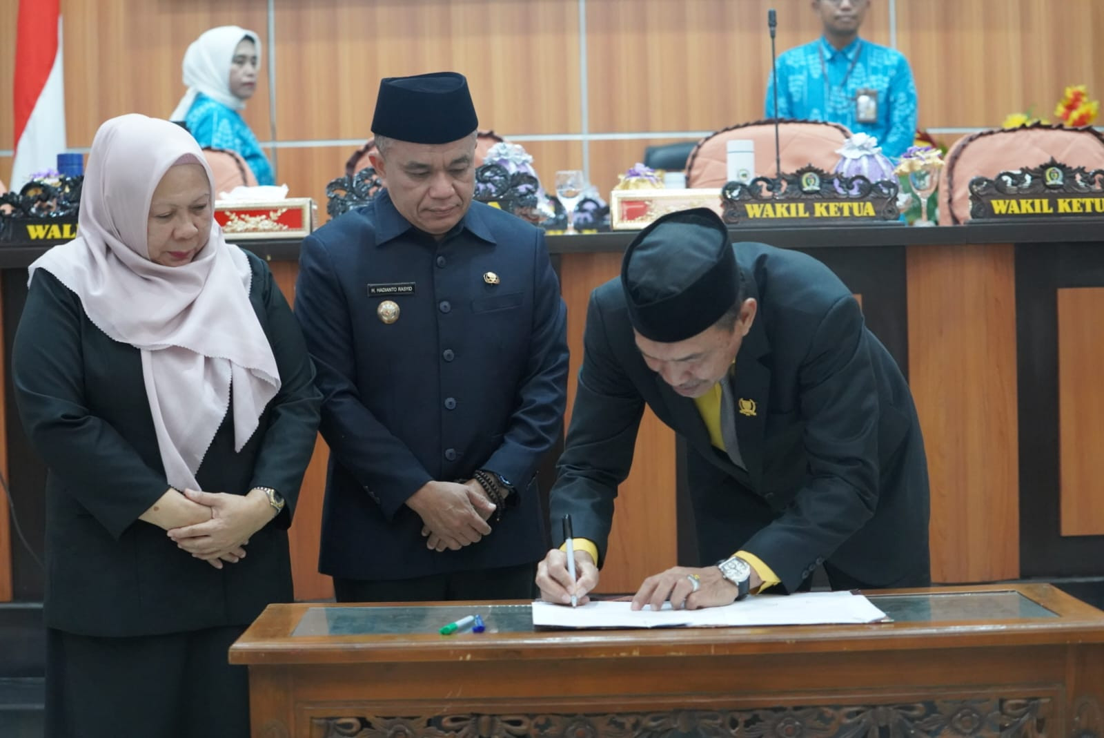 FOTO_HL---PENGESAHAN_WALI_KOTA_DPRD_PALU.jpg