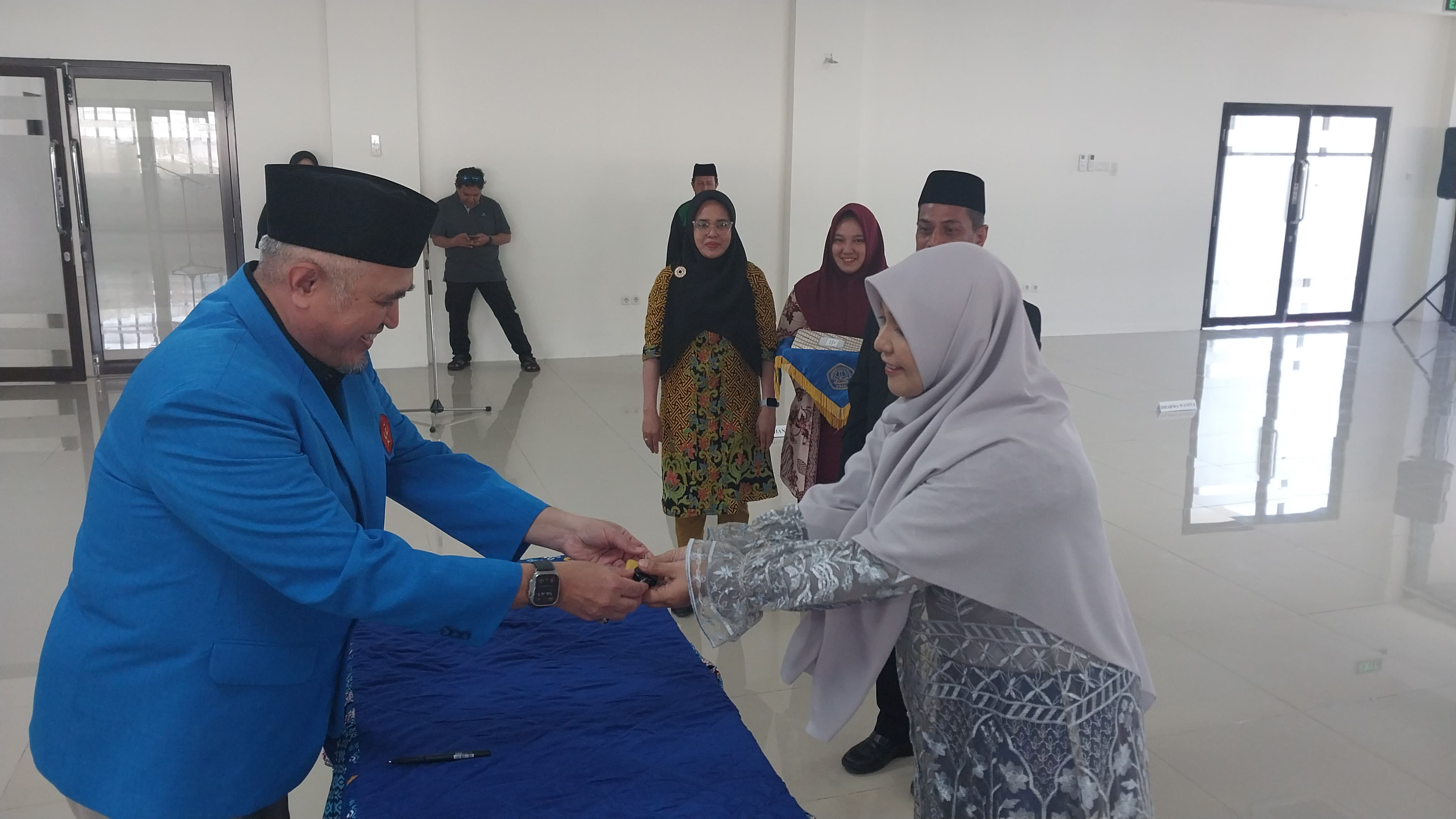 FOTO_HL---REKTOR_UNTAD_(1).jpg
