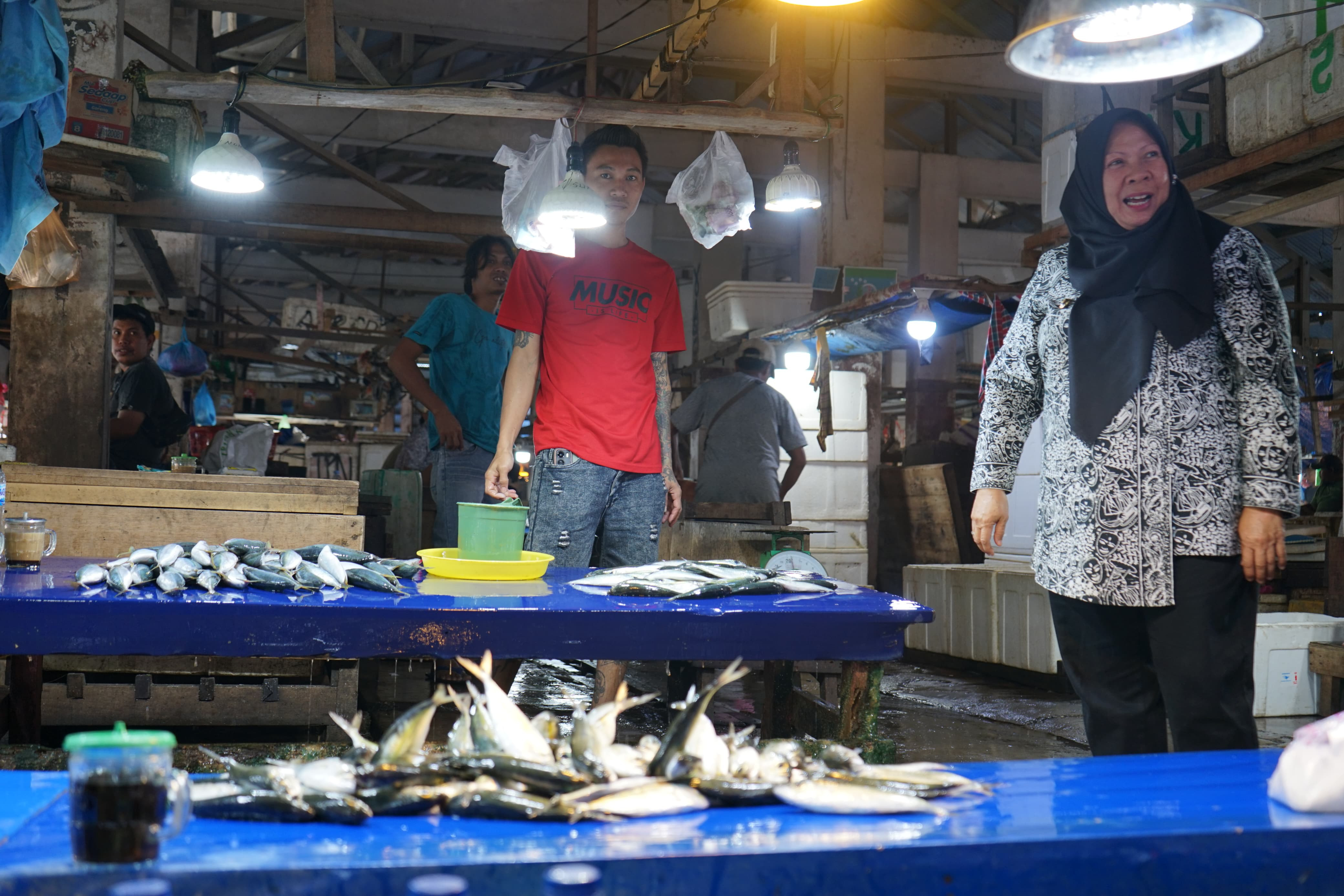 FOTO_HL---TINJAU_PASAR_WAWALI.jpg