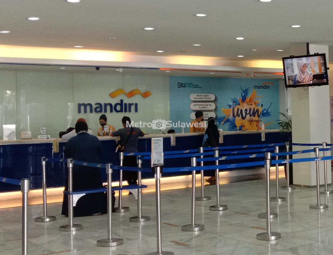 FOTO_KIRI---BANK_MANDIRI.jpg