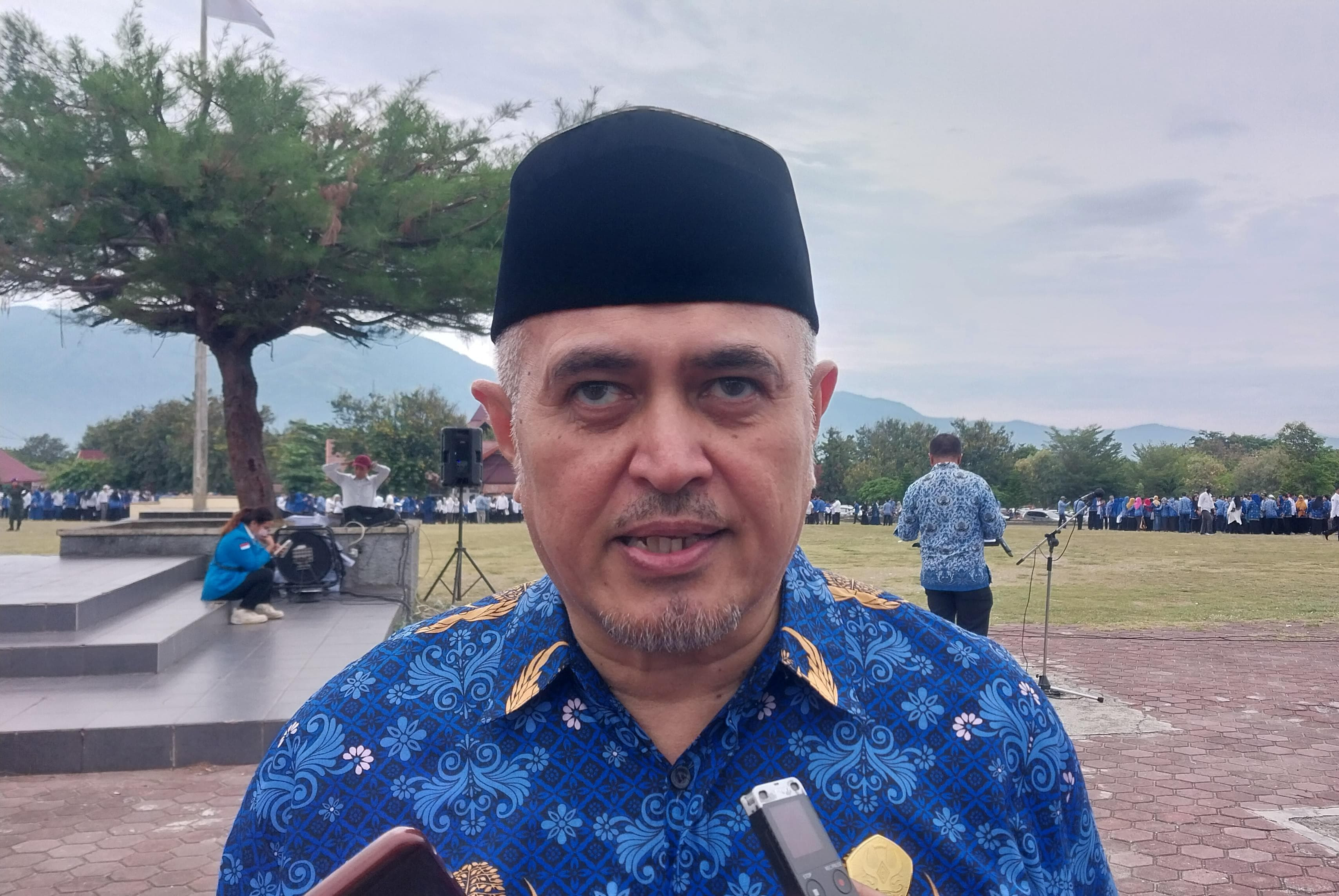 FOTO_KIRI---REKTOR_UNTAD.jpg