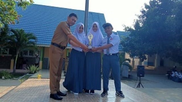 FOTO_KIRI---SMAN_MODEL_MADANI.jpg