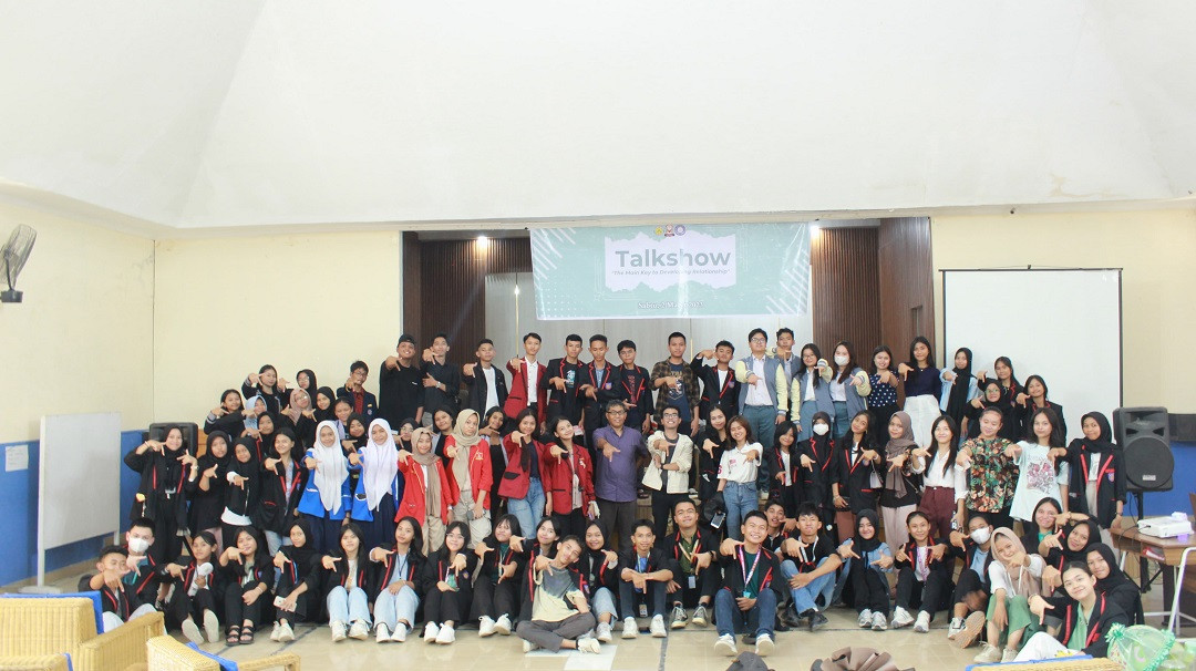 FOTO_KIRI---SMA_MADANI.jpg