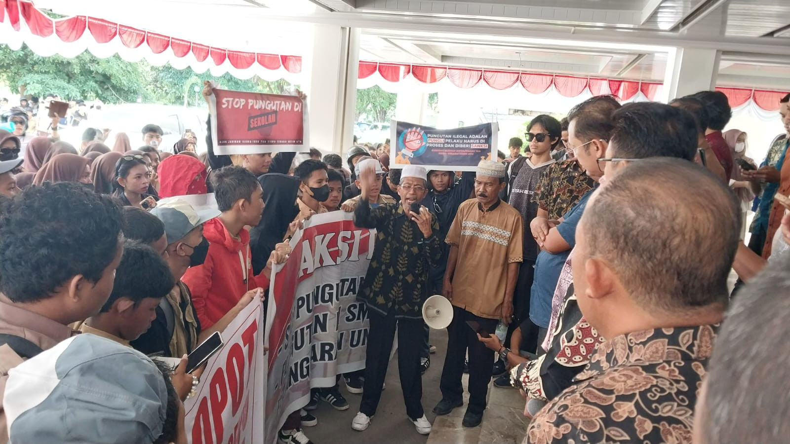 OrangTua_Siswa_Keberatan_Pungutan_Rp250_Ribu.jpg
