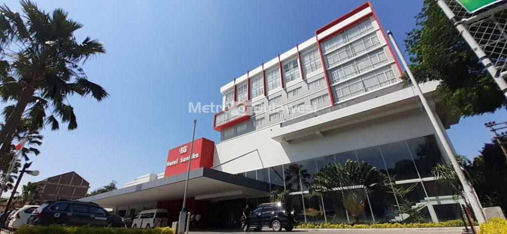 hotel-santika-1024x4733.jpg