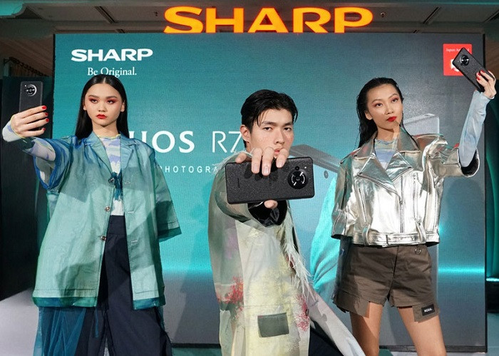 sharp1.jpg