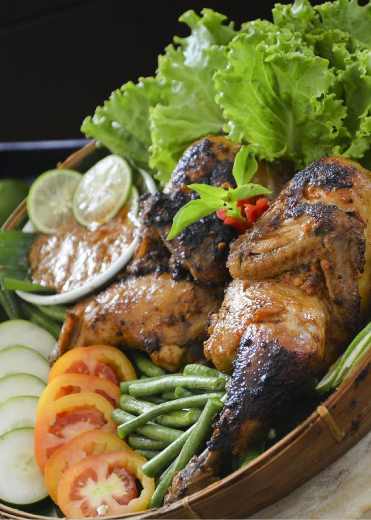 Hotel Santika Palu Sediakan Ayam Panggang Taliwang