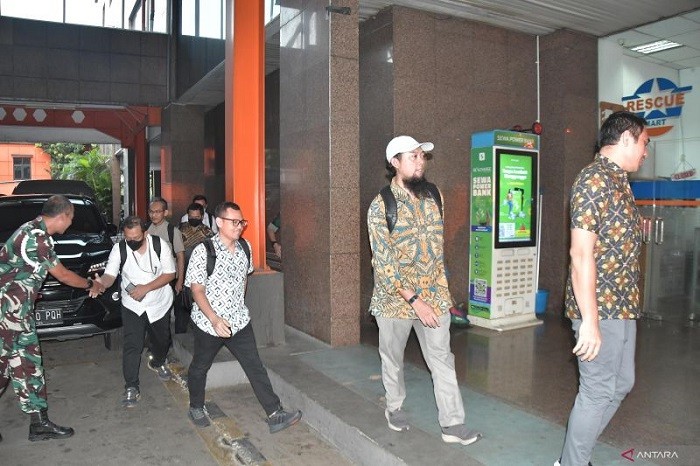Puspom TNI dan KPK Sita 2 Boks dan 1 Koper Barang Bukti dari Basarnas