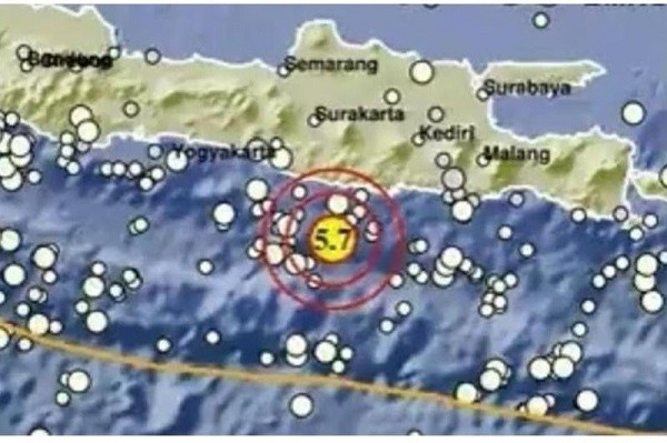 Gempa Magnitudo 5,7 Guncang Pacitan, Warga Berhamburan