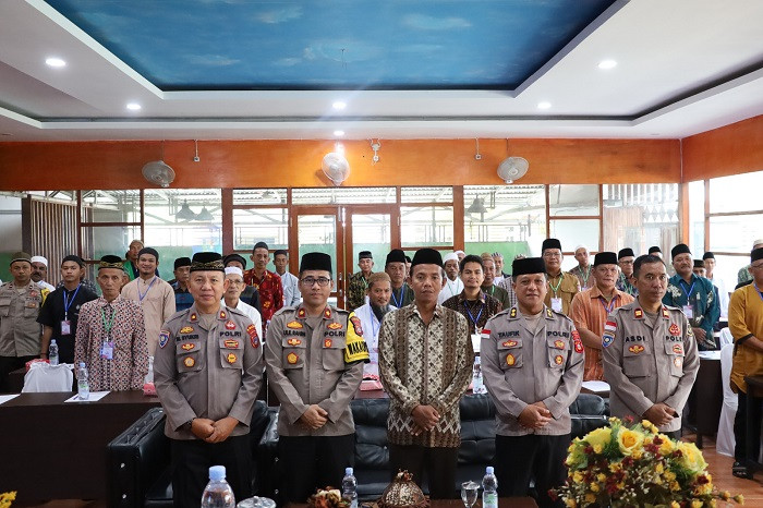 Satgas Madago Raya Latih Imam Masjid dan Pegawai Syara di Tojo Unauna