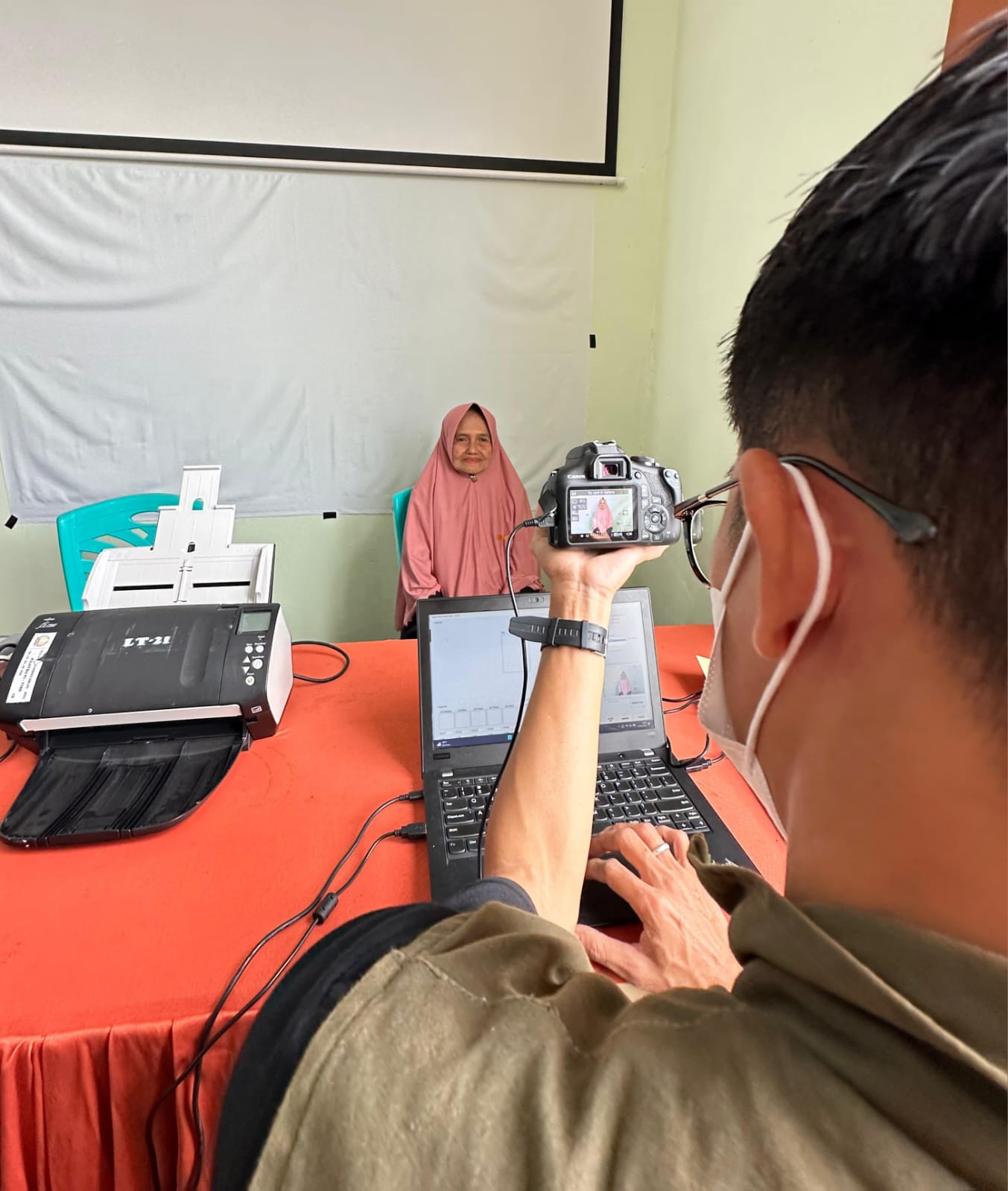 137 Pemohon Paspor CJH Dilayani Kanim Palu