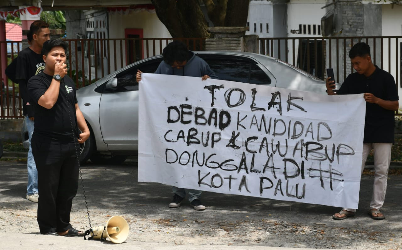 Mahasiswa Donggala Protes Debat Pilkada di Palu