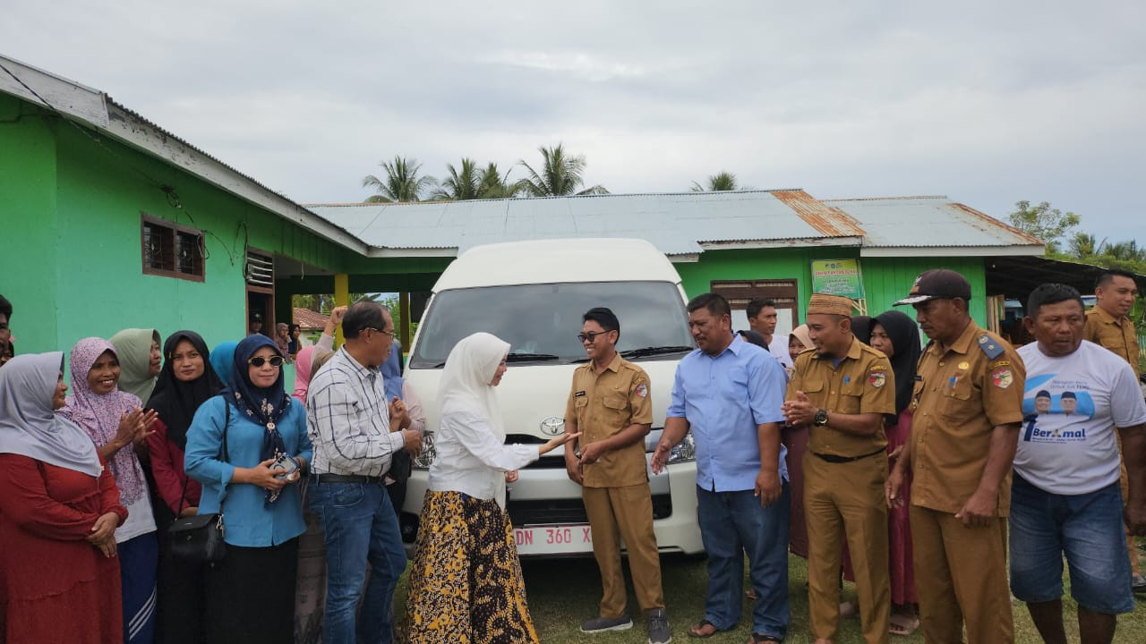 Mobil Sekolah dari Ahmad Ali Disambut Haru Warga Tampabatu