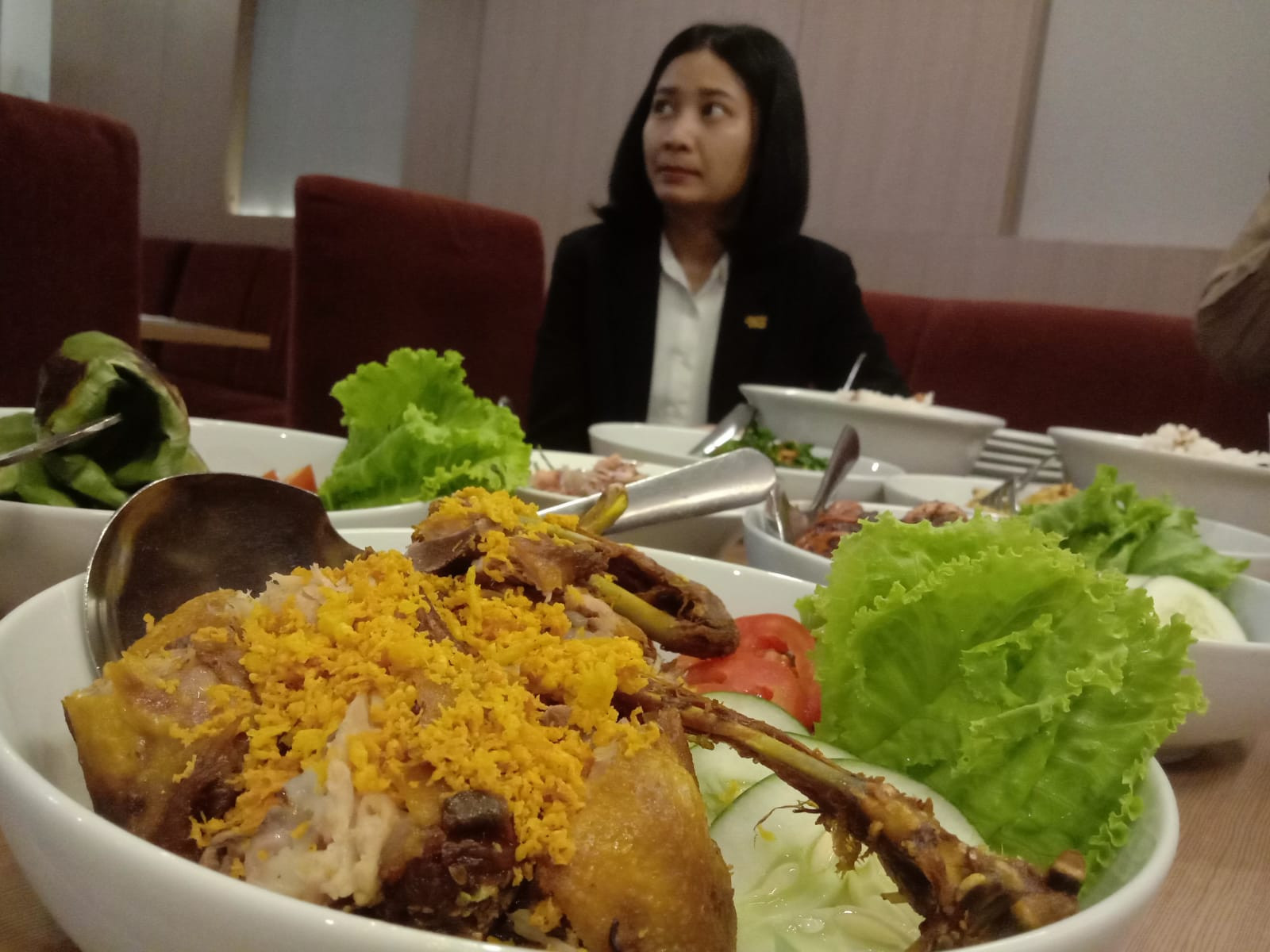 Hotel Santika Hadirkan Menu Bebek Goreng Kecombrang