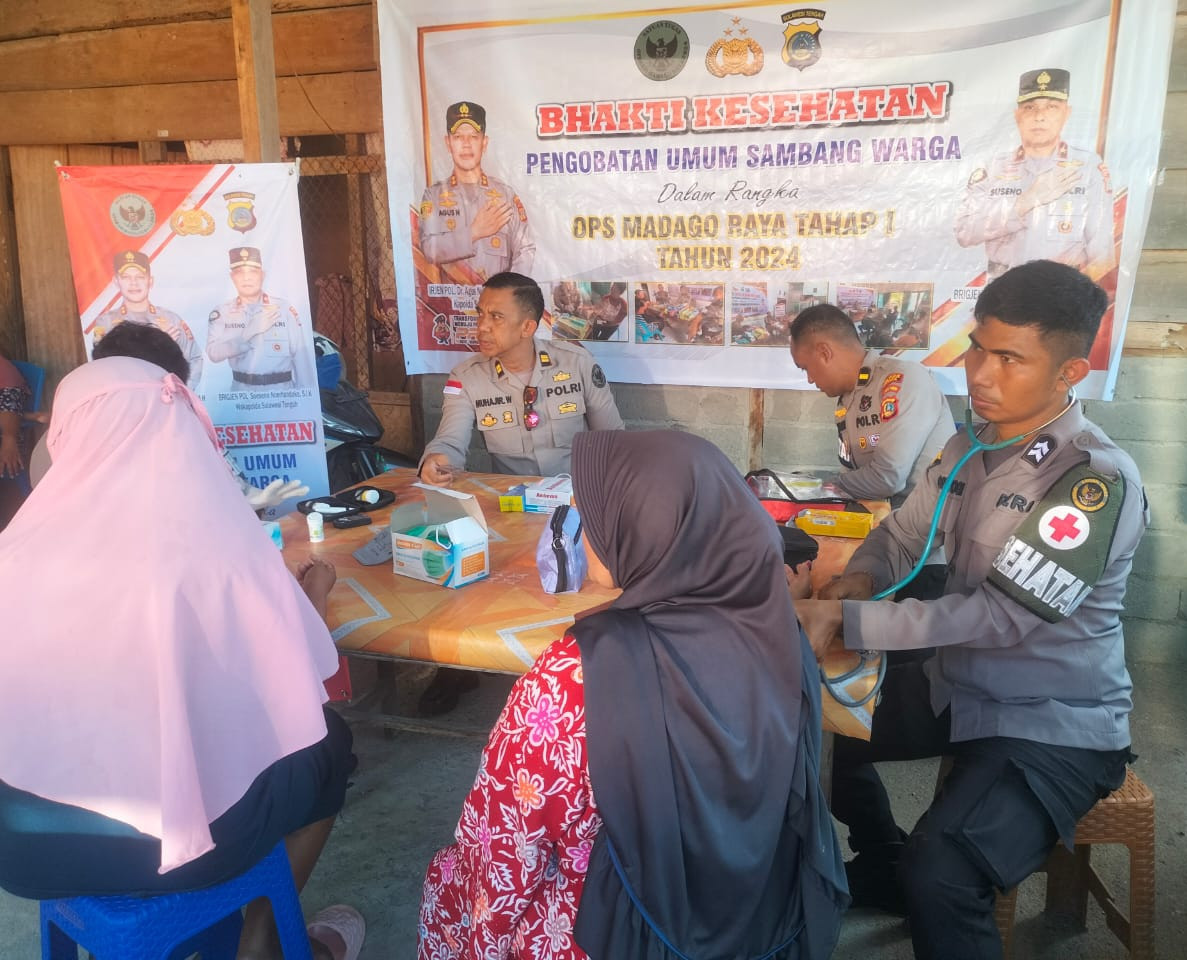 Satgas Dokkes Madago Raya Sambang Kesehatan di Lokasi Banjir