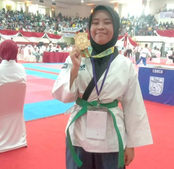 Siswi SMP 1 Palu Kembali Dulang Emas