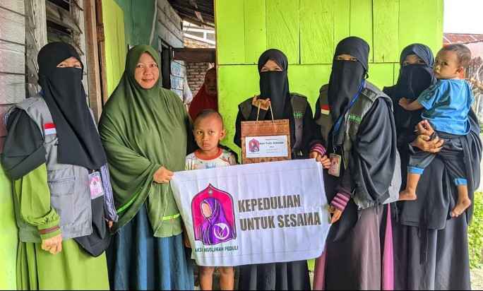 Muslimah Poso Luncurkan Paket Alat Tulis Gratis