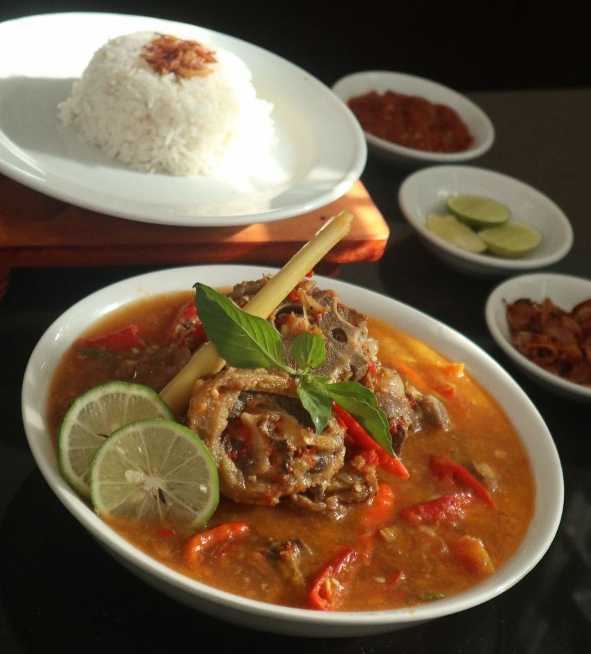 Hotel Santika Palu Hadirkan Pindang Buntut Sapi