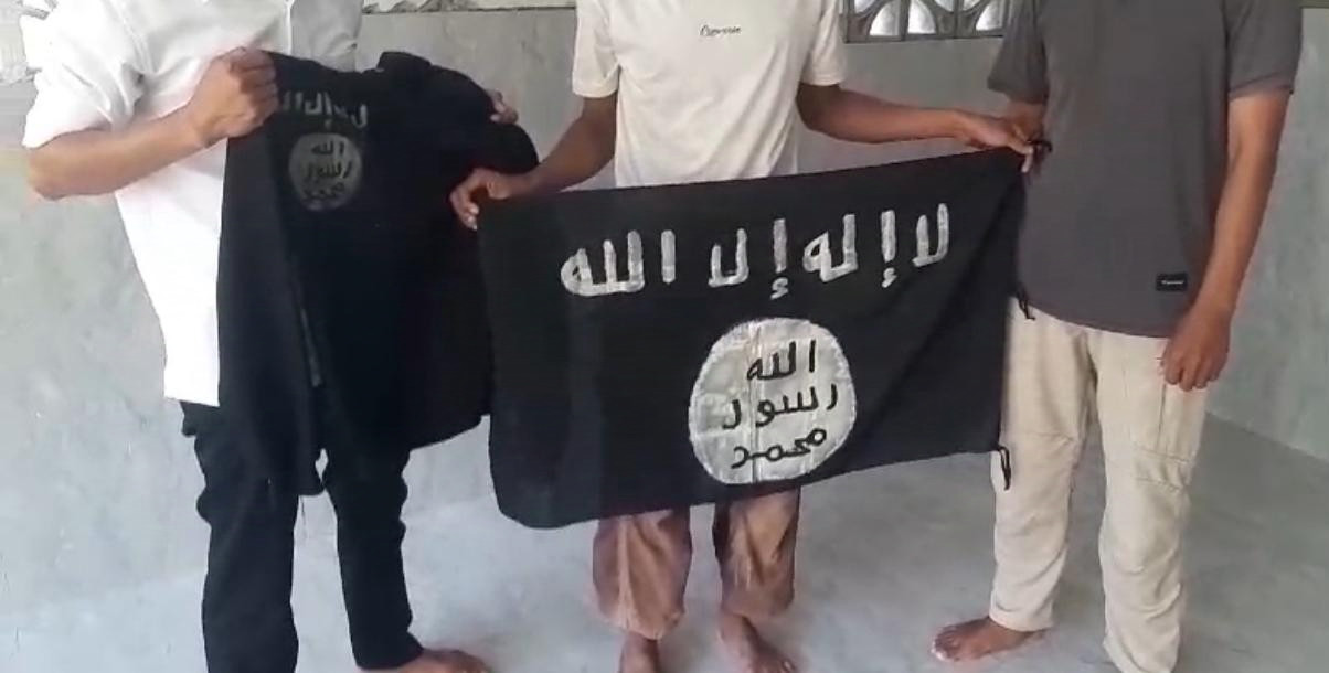 Atribut ISIS Hingga Amunisi Diserahkan Eks Simpatisan MIT di Poso
