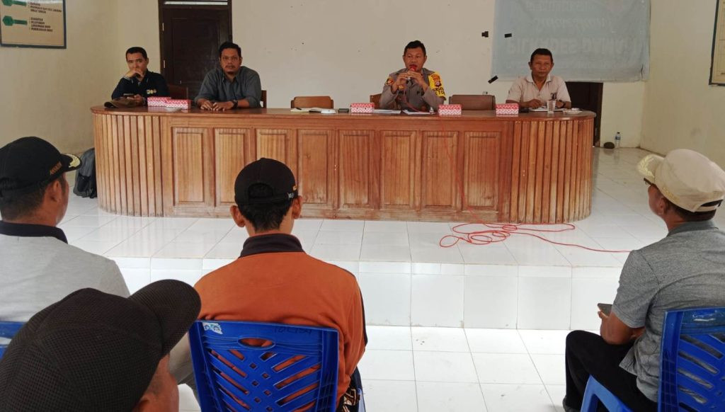 Kapolsek Toili Ingatkan Bahaya Perangkap Hama Tikus Dengan Listrik di Persawahan