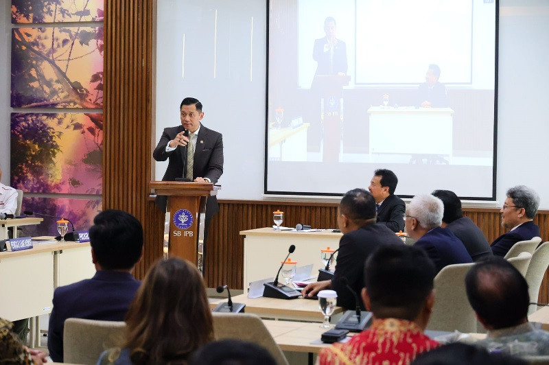 Hadiri Ujian Terbuka Program Doktoral Dirjen PPTR, Menteri AHY Komentar Soal Ini