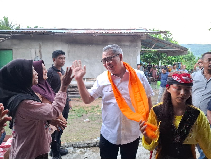 Politik Riang Gembira