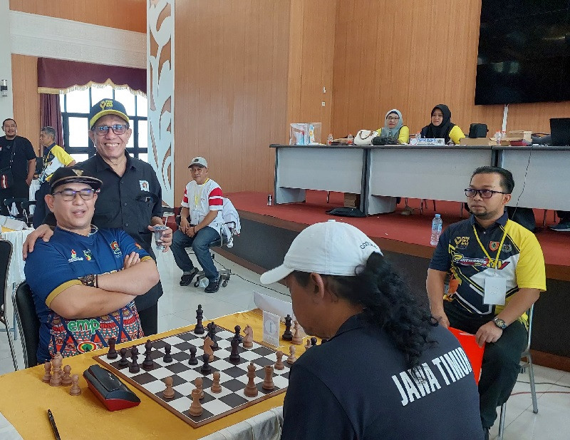 Tunjukkan Profesionalisme, Momen Hendry Ch Bangun Bertemu Orang yang Mengklaim Posisinya