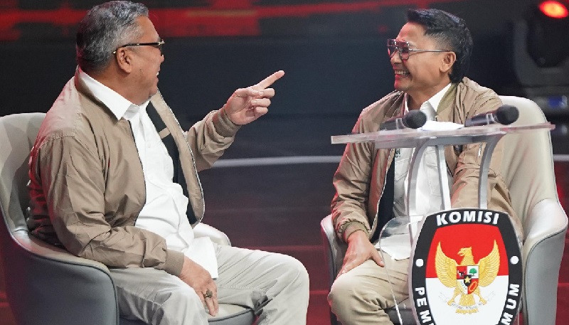 Prabowo-Gibran Kasih Makan Gratis, Ahmad Ali-Abdul Karim Kasih Seragam Sekolah Gratis
