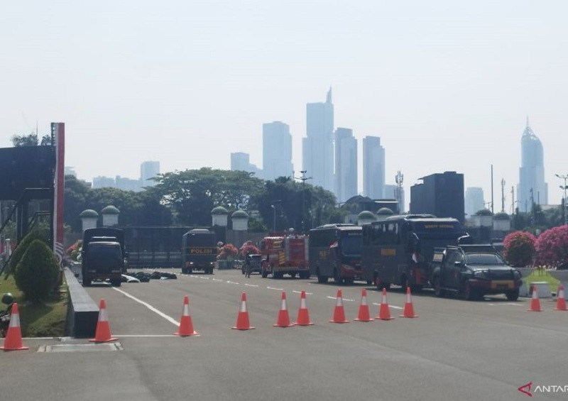 Rantis Kepolisian Bersiaga di DPR Antisipasi Aksi Protes RUU Pilkada