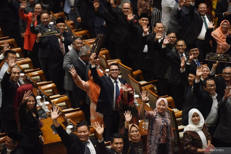 Guntur Sasono-Annisa Mahesa Jadi Pimpinan Sementara DPR 2024-2029