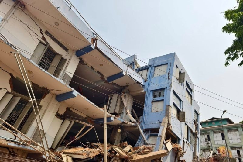 Kiamat Kecil Gempa Kembar Myanmar