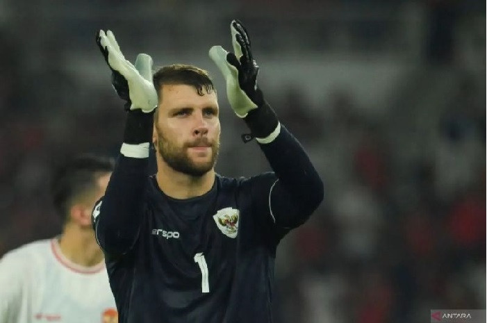 Manajer Pastikan Kondisi Maarten Paes Semakin Baik