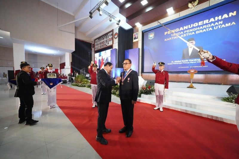 Menteri Karding Dianugerahi Bintang Kartika Astha Brata Utama IPDN