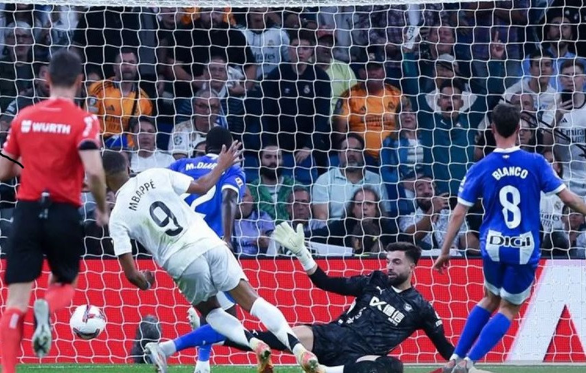 Menang 2-0 Lawan Getafe, Real Madrid Bayangi Barcelona di Klasemen