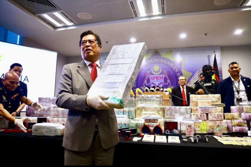Malaysia Sita Uang, Emas 16 Kg Dalam Kasus Dugaan Korupsi Ismail Sabri