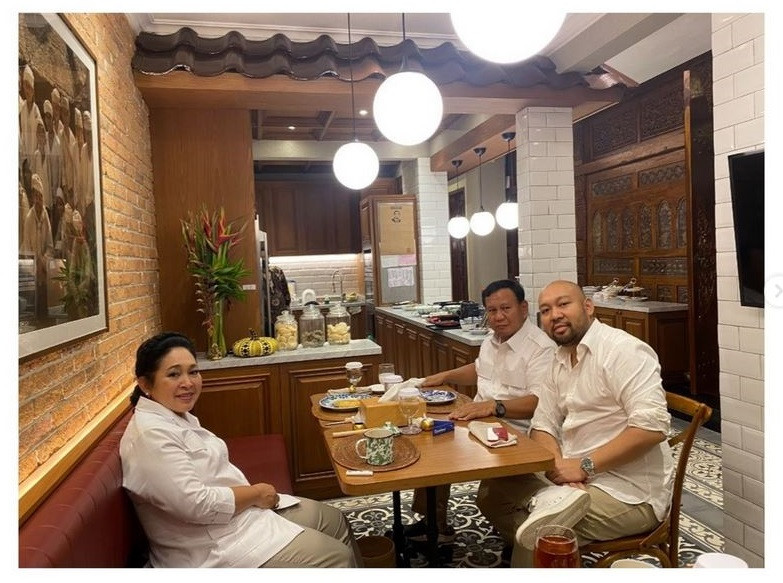 Prabowo Video Call dengan Didiet dan Titiek di HUT-Nya Ke-66