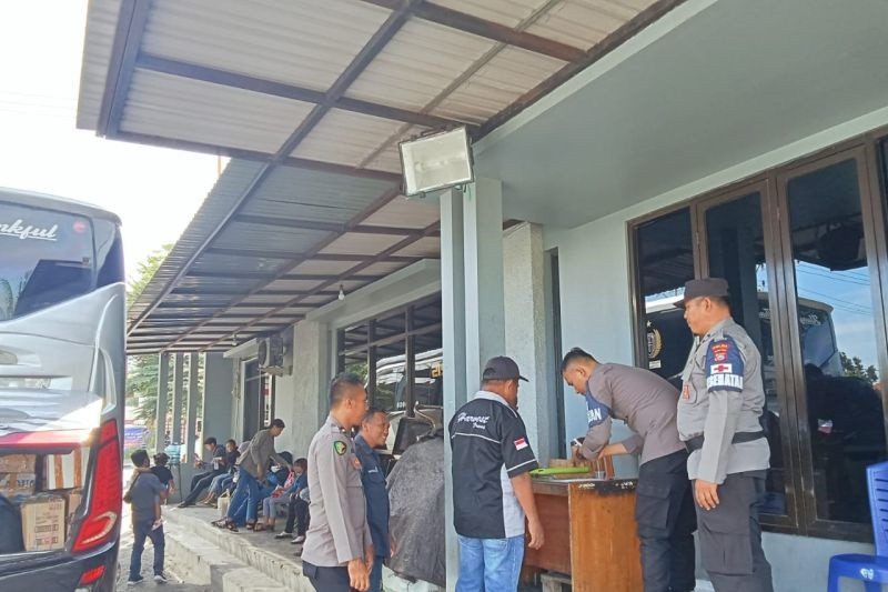 Polda Sulteng Tes Urine Sopir Angkutan Mudik Nataru di Kota Palu