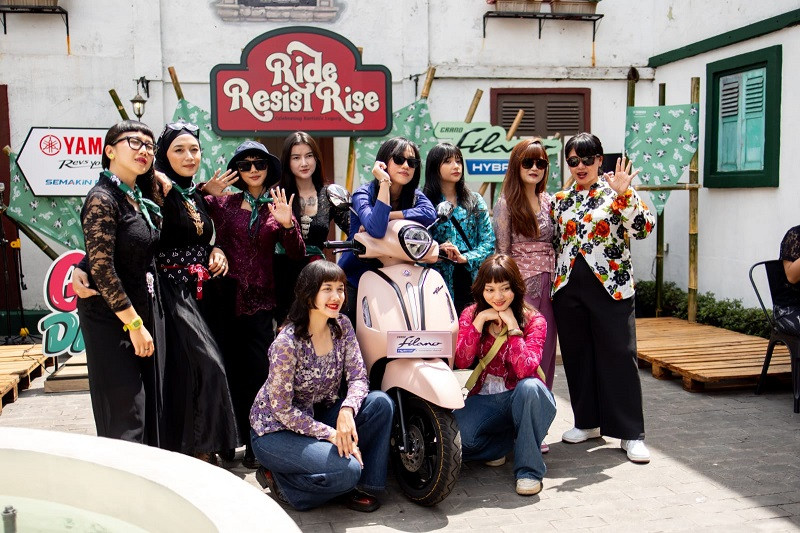 Ratusan Pengendara Wanita Riding Bareng Pakai Yamaha Grand Filano Hybrid dengan Outfit Kebaya