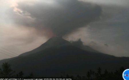 Gunung Lewotobi Laki-laki Lontarkan Abu Setinggi 1.200 Meter