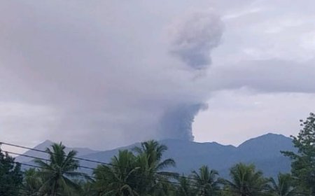 Gunung Dukono di Halmahera Utara Erupsi Rabu Pagi