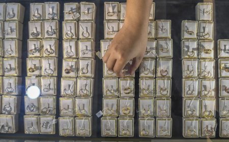 Emas di Pegadaian Hari Ini Kompak Naik Lagi Hingga Rp9.000 per Gram