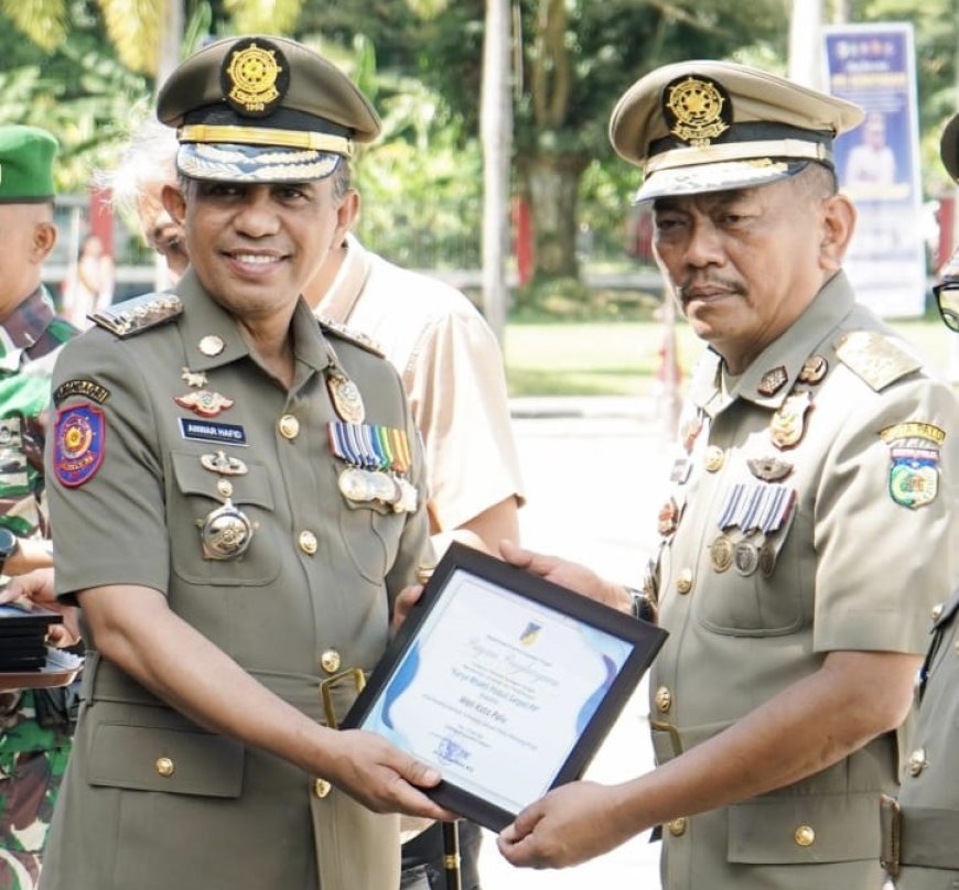Pemkot Palu Terima Dua Penghargaan Gubernur Sulteng