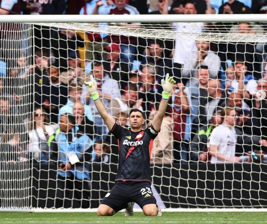 Barcelona Pertimbangkan Datangkan Kiper Aston Villa Emiliano Martinez