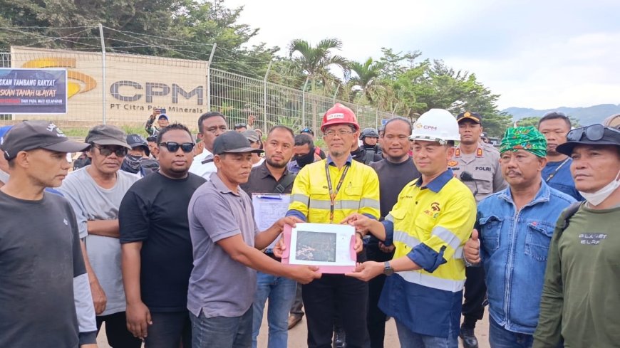 Tokoh Poboya Serahkan Peta Penciutan Lahan Tambang ke Perwakilan PT CPM