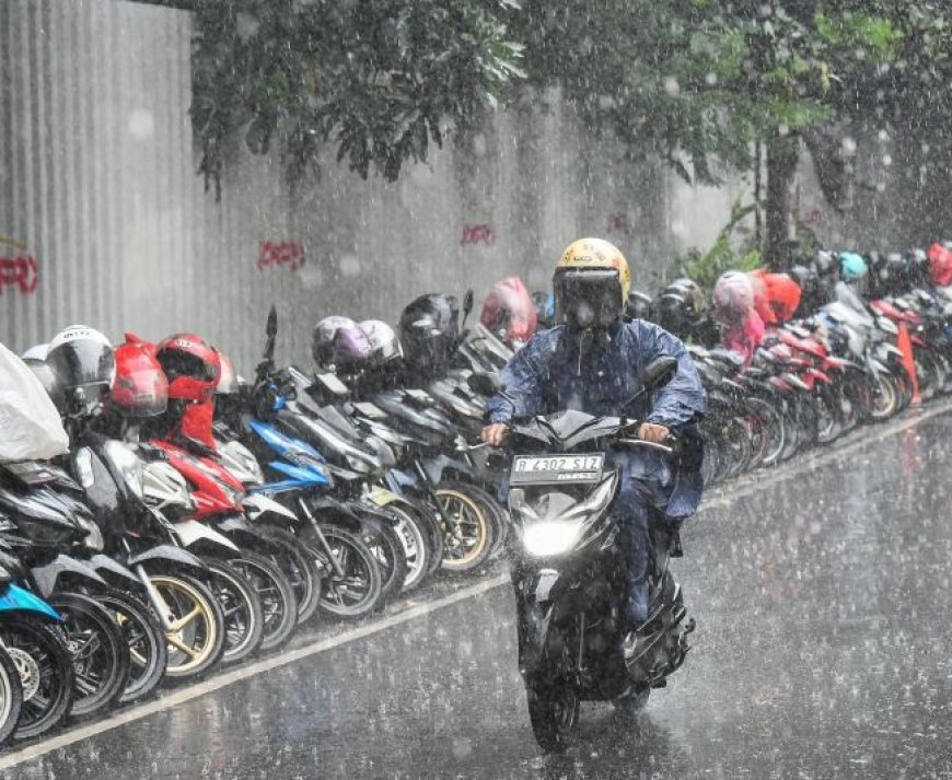 BMKG: Waspada Hujan Disertai Petir Pada Mayoritas Wilayah RI