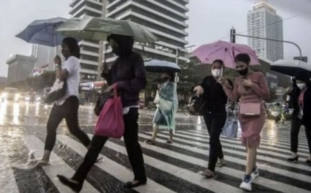 BMKG Prakirakan Hujan Ringan pada Senin di Sejumlah Kota Besar