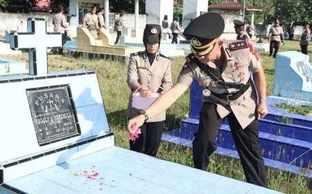 Polres Sigi Ziarah dan Tabur Bunga Peringati Hari Bhayangkara ke-79