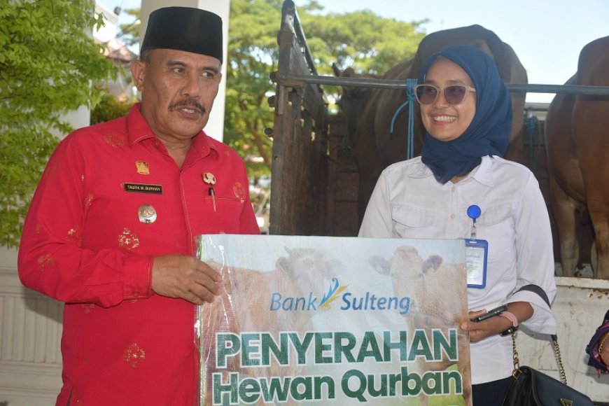 Bank Sulteng Donggala Sumbang Dua Ekor Sapi Kurban